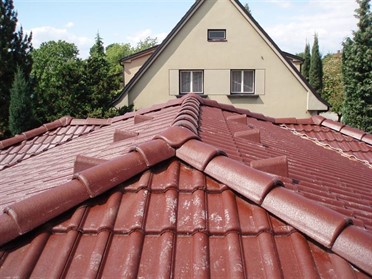 Betonová krytina na valbové střeše